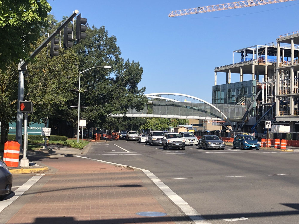 Curved Steel Sky Bridge at the Phil and Penny Knight Campus for Accelerating Scientific Impact